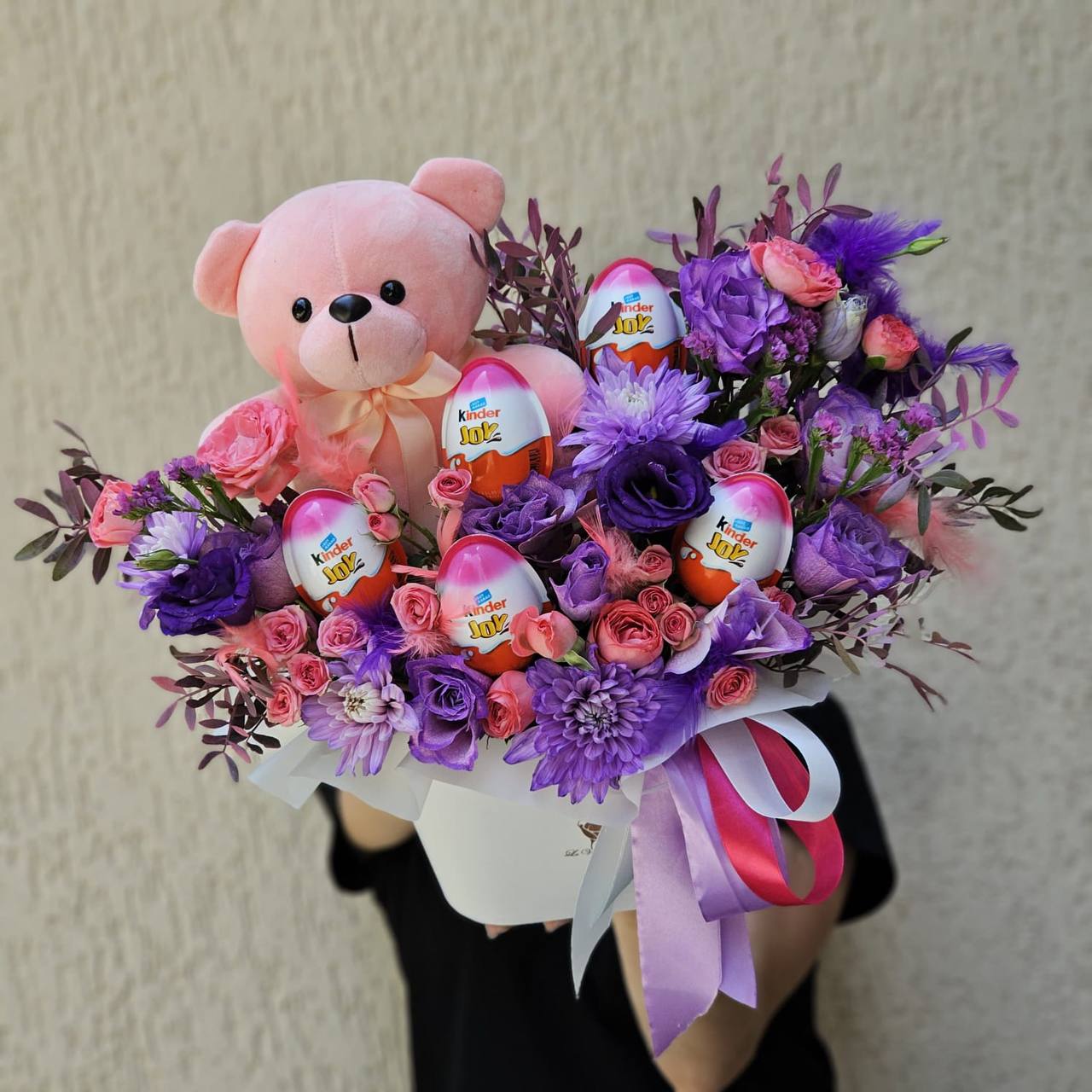 Коробочка цветы + игрушка + киндеры