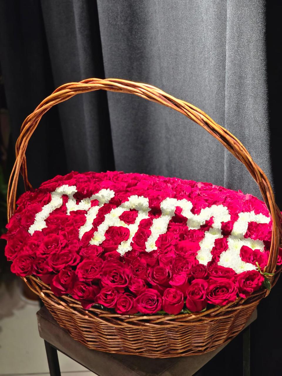 Цветы в корзине "Маме"