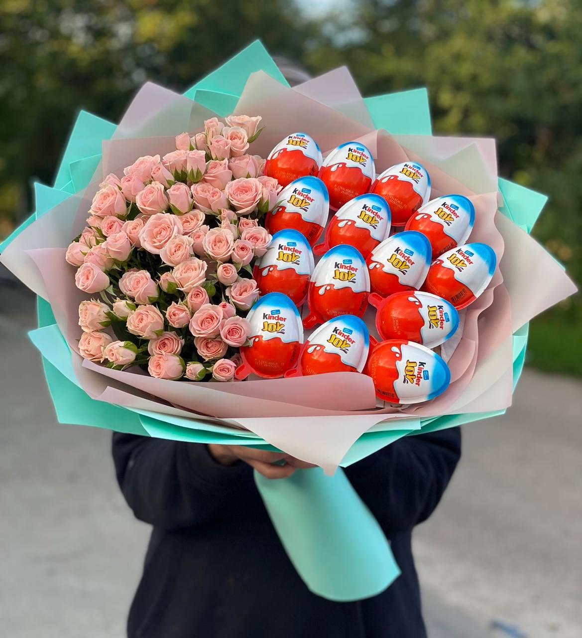 Букет розы + киндер сюрприз