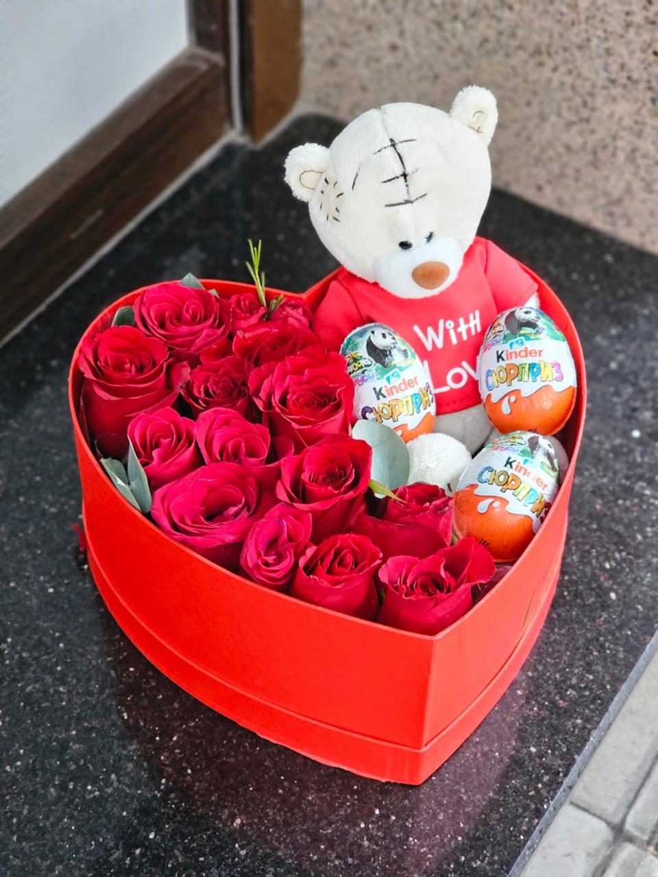 Сладкая коробочка с игрушкой