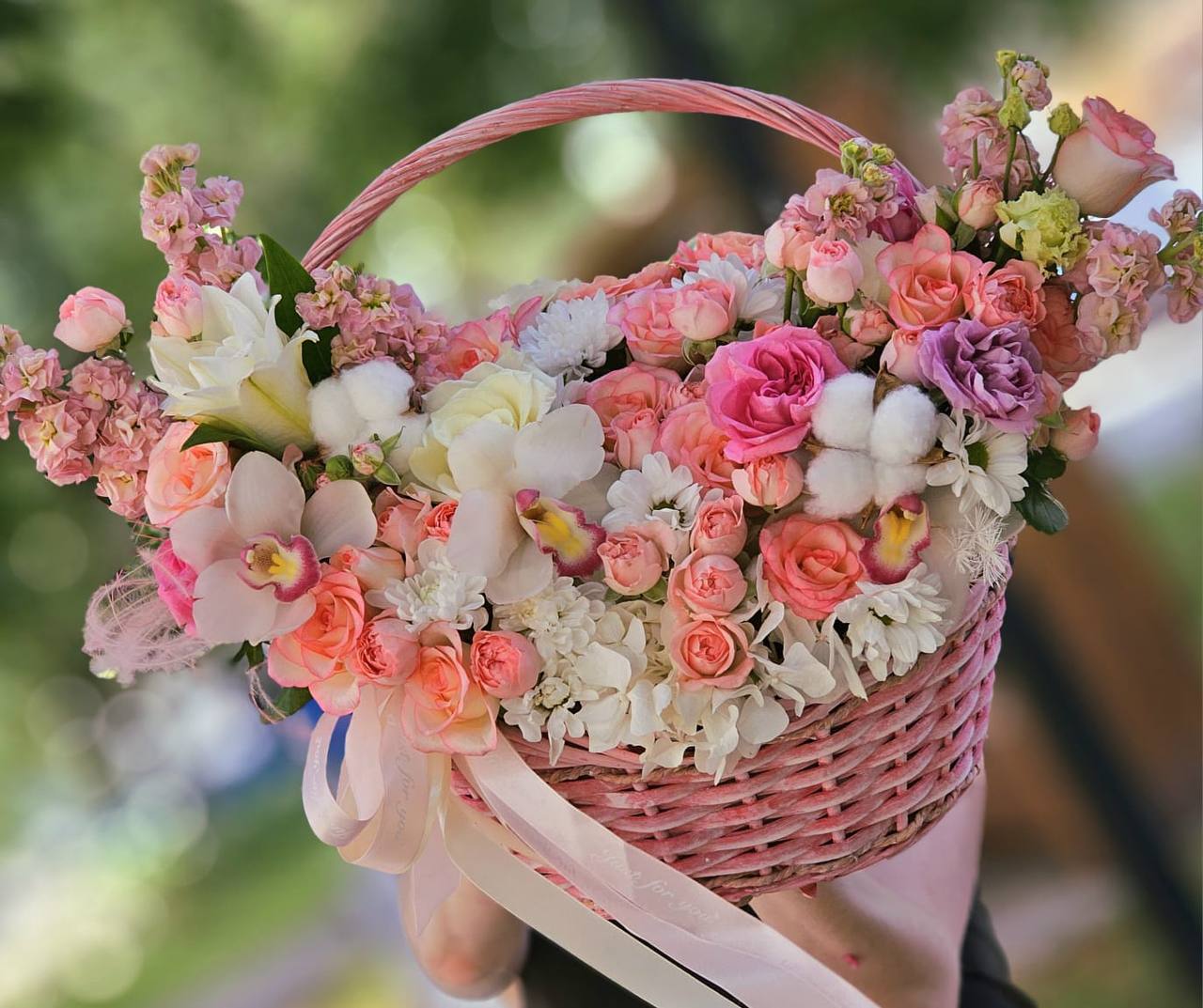 Нежная корзина микс цветов