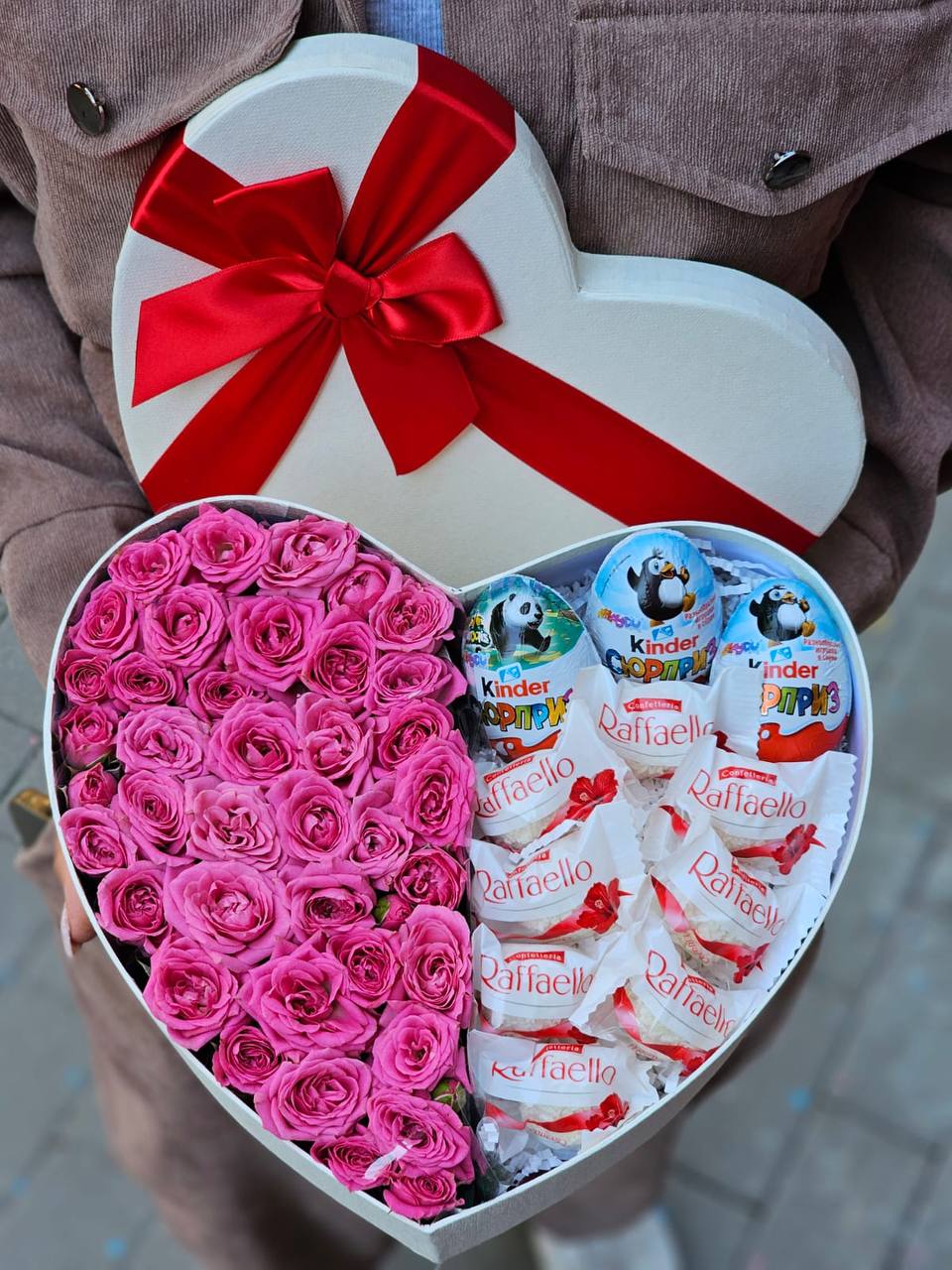 Сладкая коробочка розы + киндер + рафаэлло